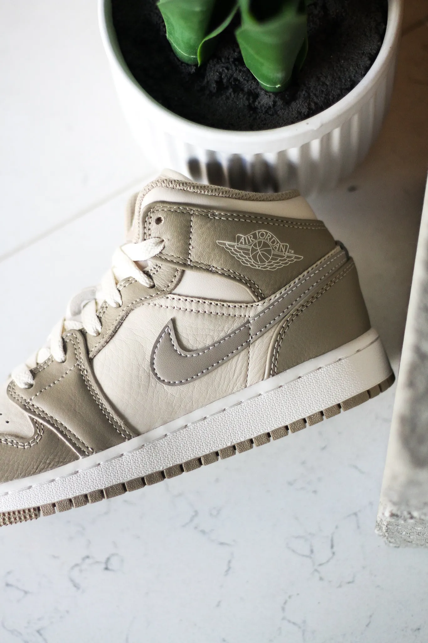 AIR JORDAN 1 MID (GS) "LEGEND LT BROWN"