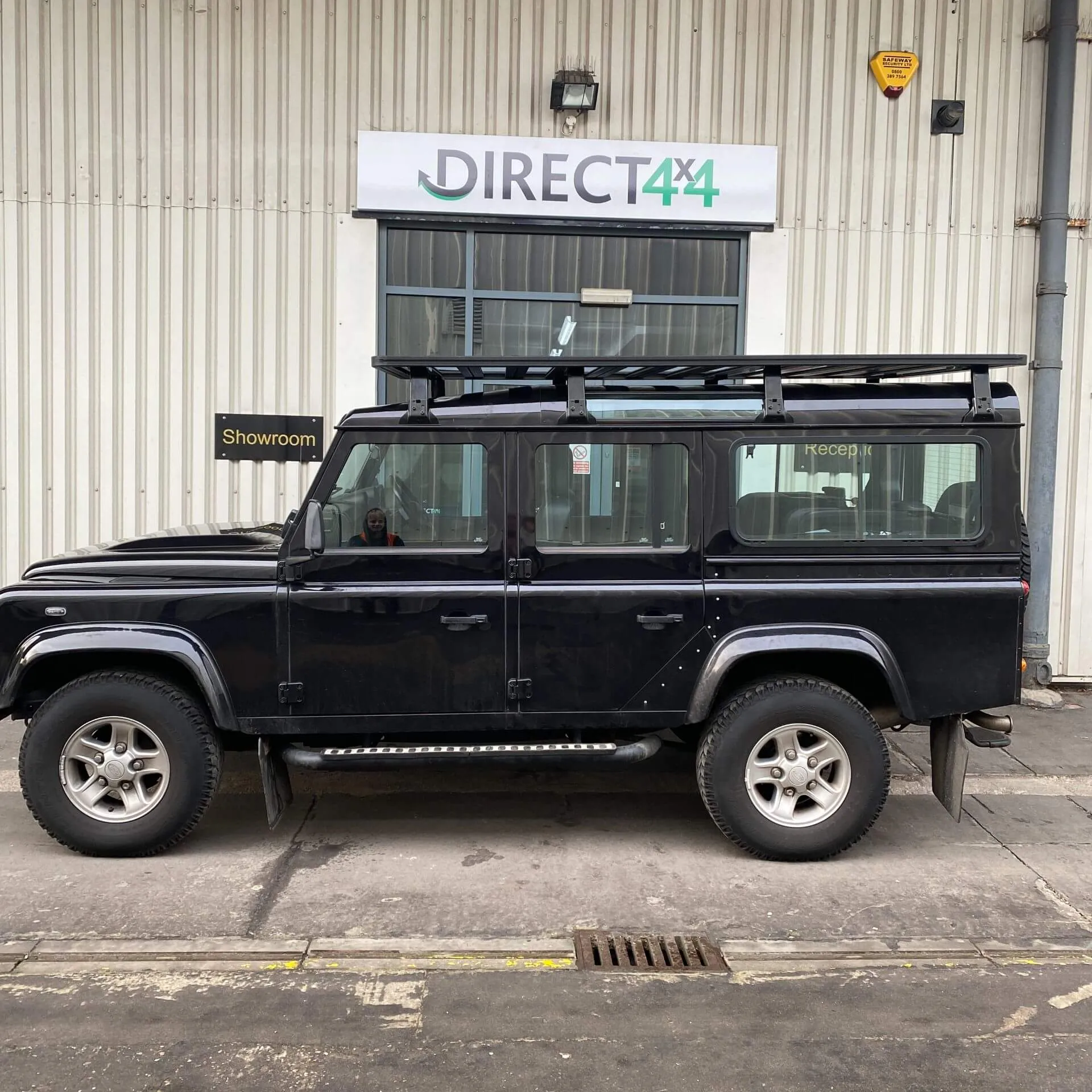 AluMod Low Profile 270cm x 147cm Roof Rack for the Land Rover Defender 110 83-16