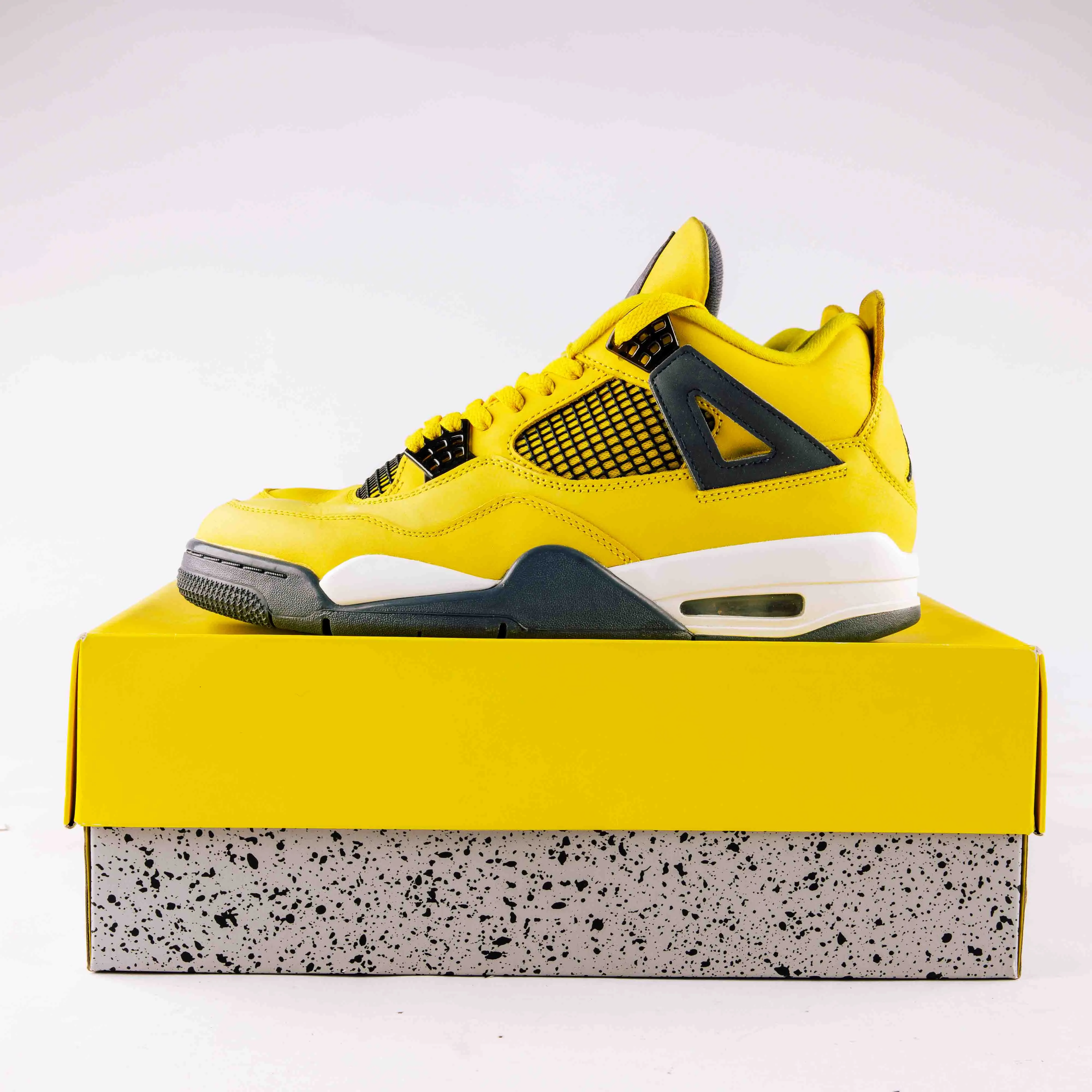 Jordan 4 Retro Lightning (2021) - Used - 0814