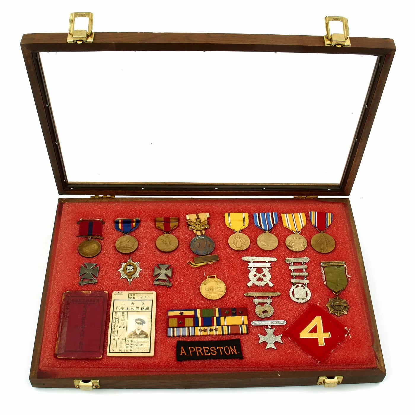 Original U.S. WWII 4th Marines USMC and China Marine Medal - Photo - Document Named Grouping