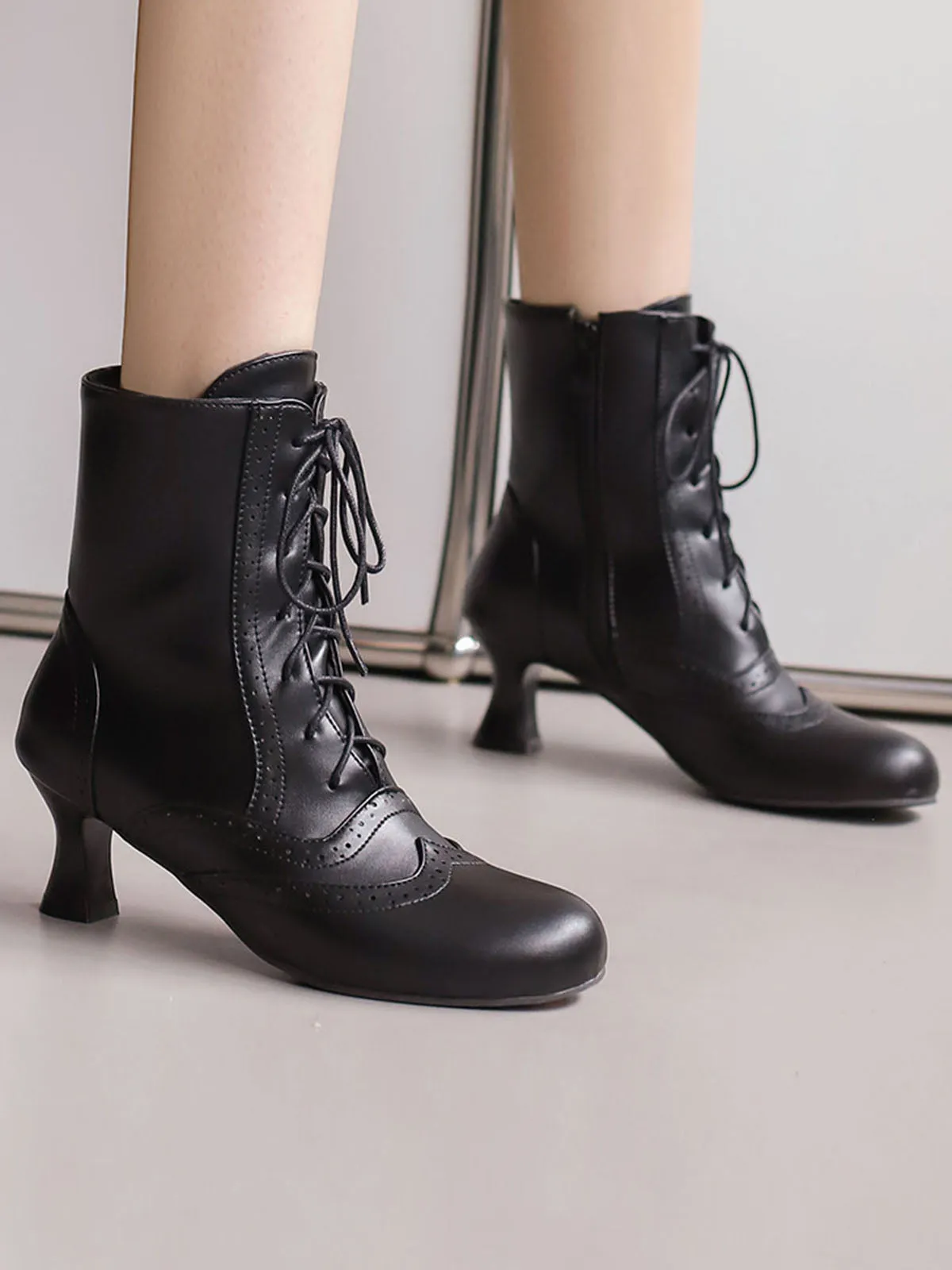 Vintage Leather Solid Kitten Heel Boots